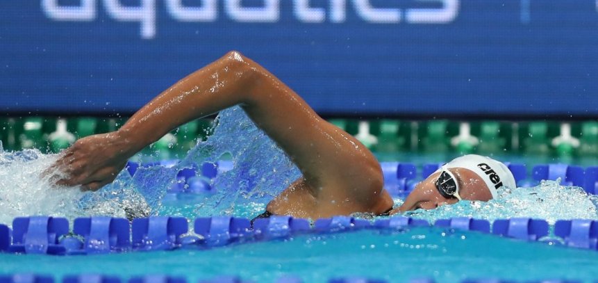 Korlátozások úszóverseny miatt